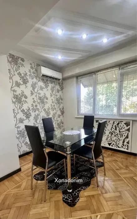 Mirzo Ulug'bekda 3 xonali kvartira, 90 m², 4/4-qavat