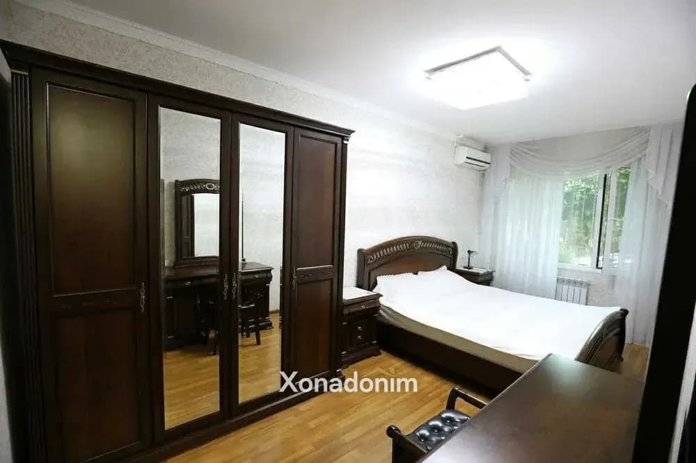 Mirzo Ulug'bekda kvartira, 78 m², 1/4-qavat